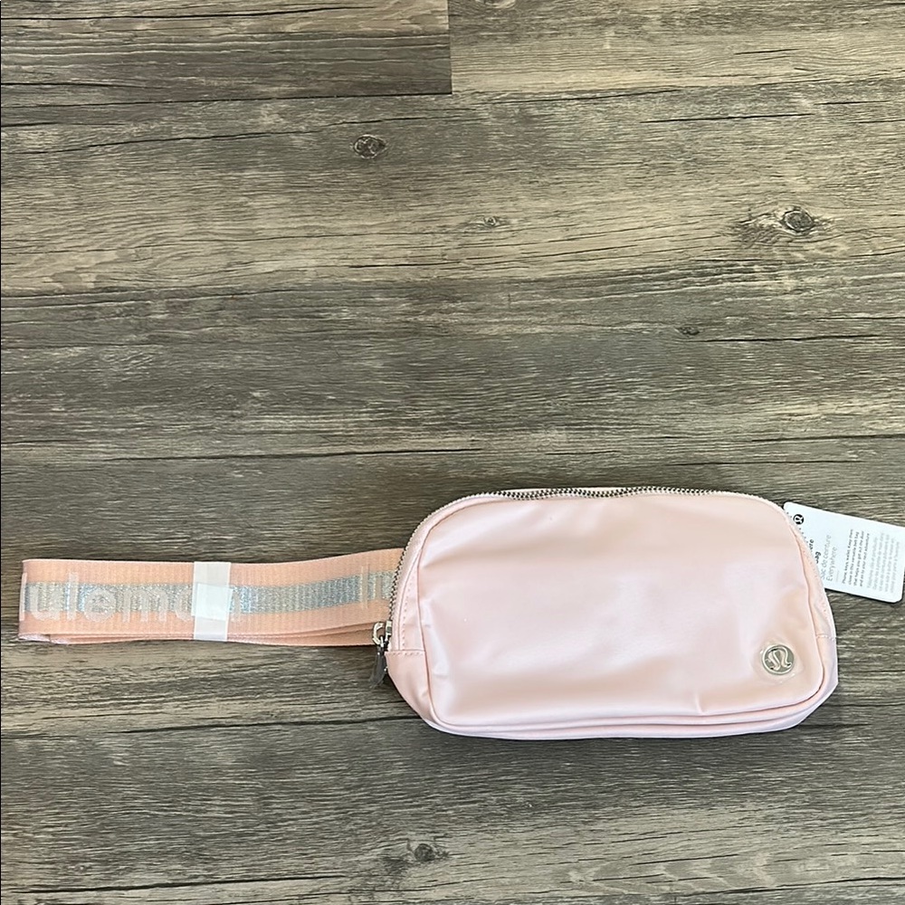 NEW sold out Lululemon wordmark everywhere belt bag pink